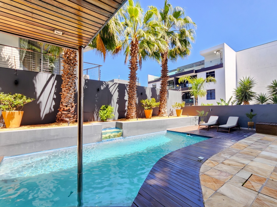 2 Bedroom Property for Sale in Sea Point Western Cape